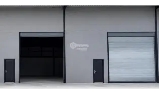 SE ALQUILA GALERA COMERCIAL TOCUMEN 180M PLANTA BAJA COMPLEJO CERRADO