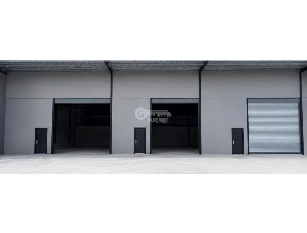 SE ALQUILA GALERA COMERCIAL TOCUMEN 180M PLANTA BAJA COMPLEJO CERRADO