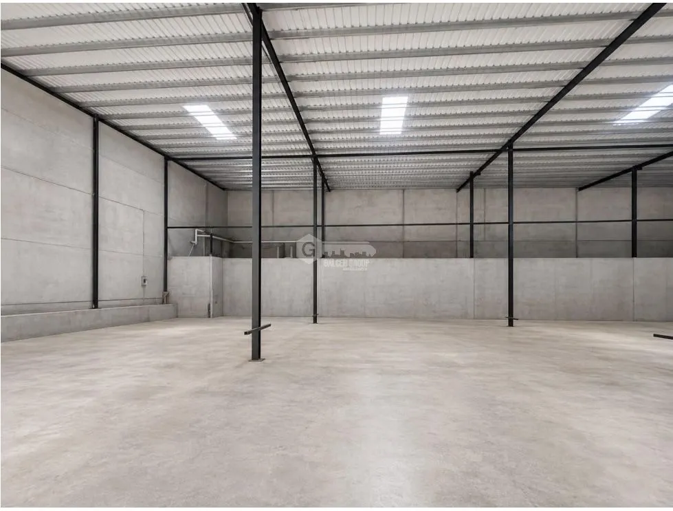 SE ALQUILA GALERA COMERCIAL TOCUMEN 180M PLANTA BAJA COMPLEJO CERRADO