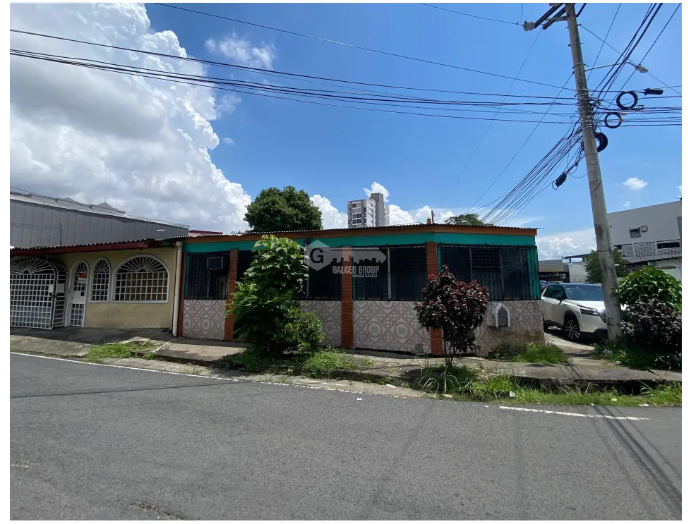 SE VENDE CASA PARQUE LEFEVRE CALLE 4TA 130M 3 HABITACION ESQUINA