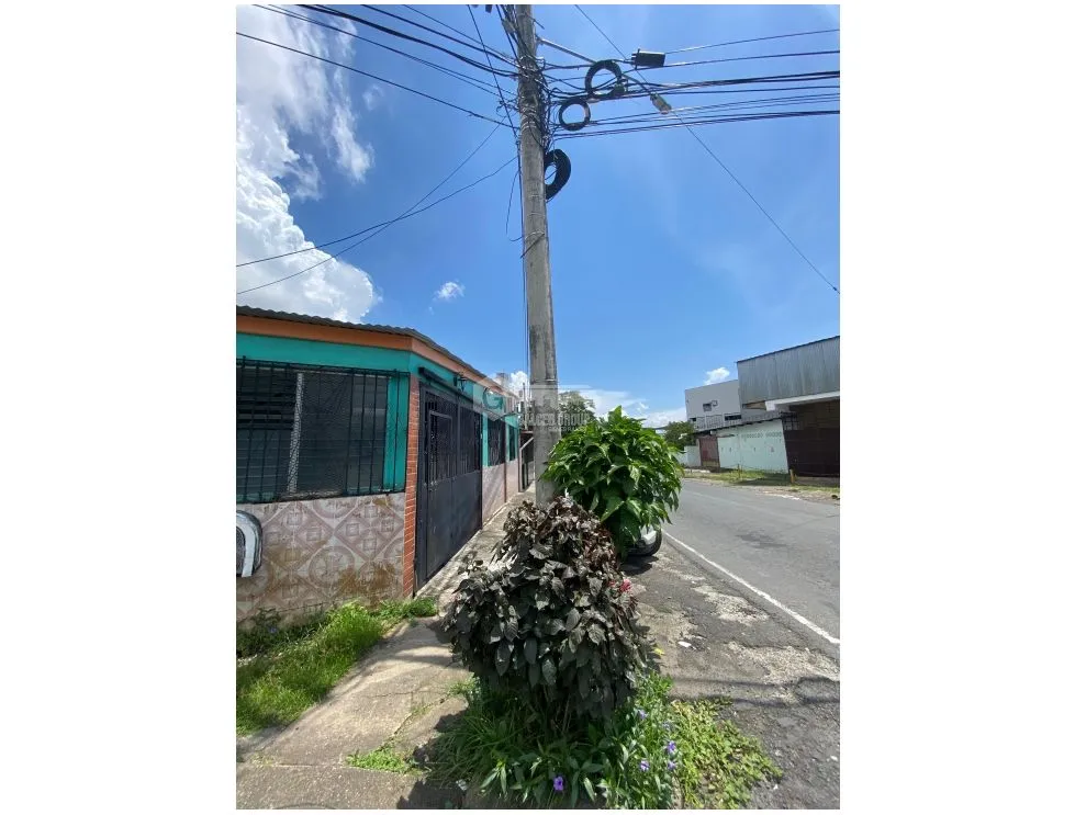 SE VENDE CASA PARQUE LEFEVRE CALLE 4TA 130M 3 HABITACION ESQUINA