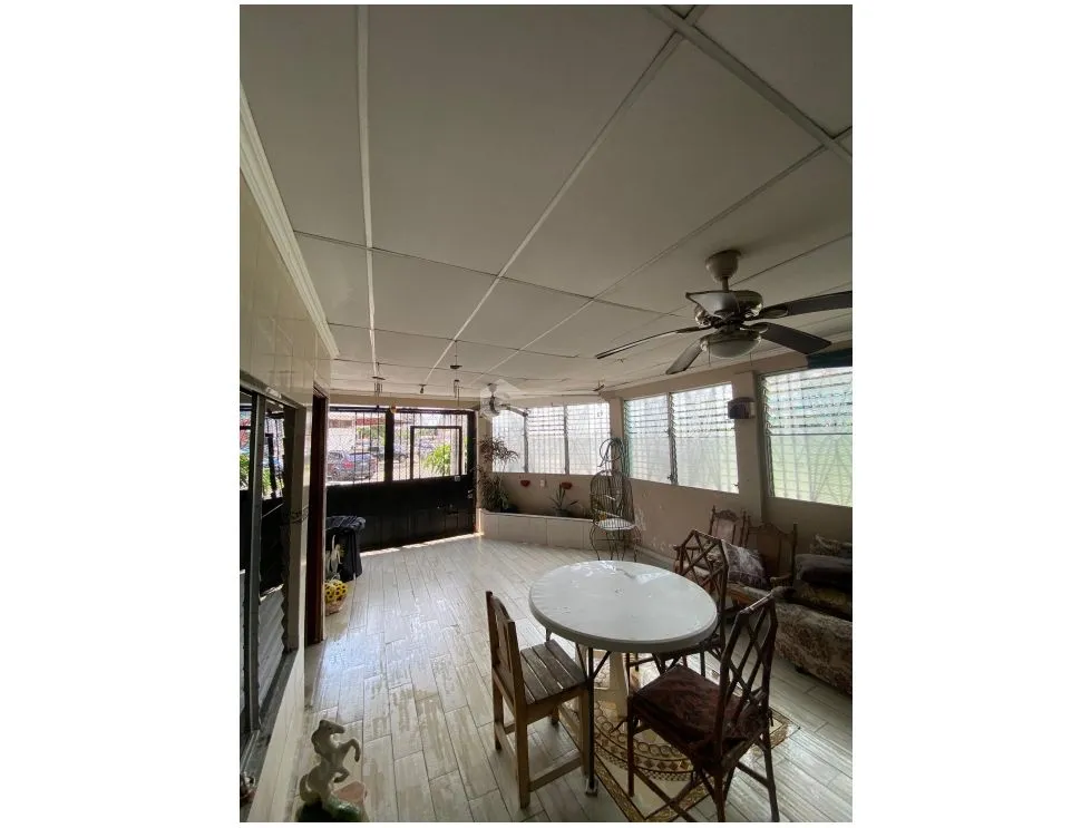 SE VENDE CASA PARQUE LEFEVRE CALLE 4TA 130M 3 HABITACION ESQUINA