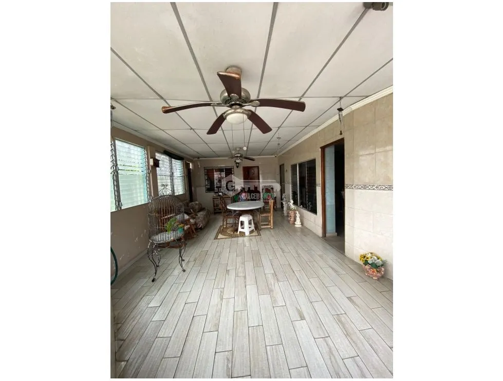 SE VENDE CASA PARQUE LEFEVRE CALLE 4TA 130M 3 HABITACION ESQUINA