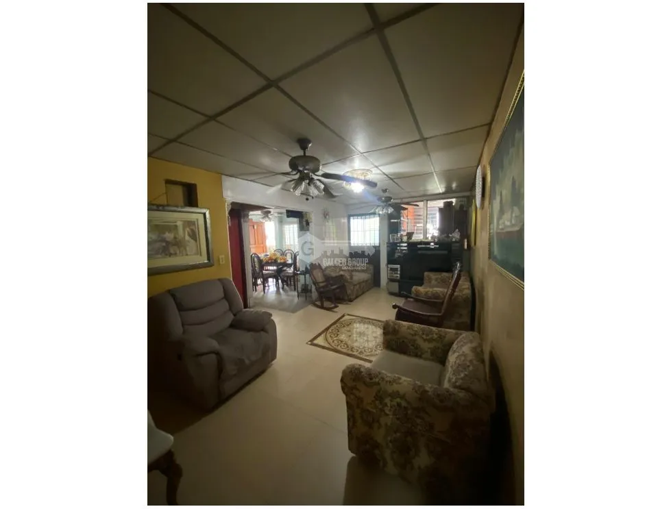 SE VENDE CASA PARQUE LEFEVRE CALLE 4TA 130M 3 HABITACION ESQUINA