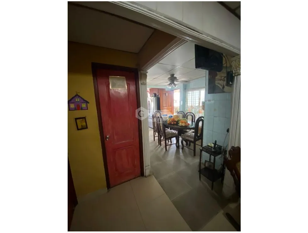 SE VENDE CASA PARQUE LEFEVRE CALLE 4TA 130M 3 HABITACION ESQUINA