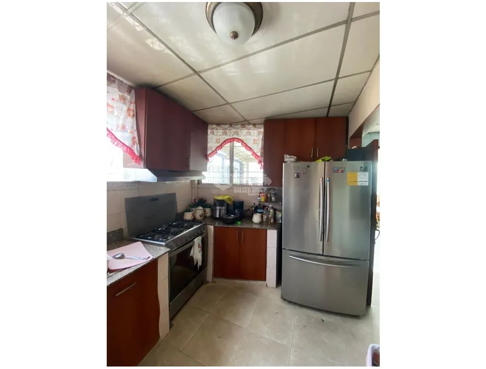 SE VENDE CASA PARQUE LEFEVRE CALLE 4TA 130M 3 HABITACION ESQUINA