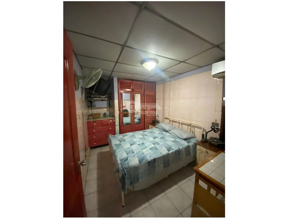 SE VENDE CASA PARQUE LEFEVRE CALLE 4TA 130M 3 HABITACION ESQUINA