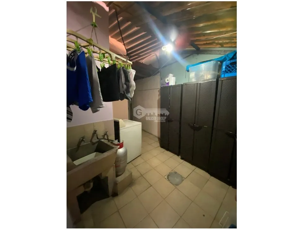 SE VENDE CASA PARQUE LEFEVRE CALLE 4TA 130M 3 HABITACION ESQUINA