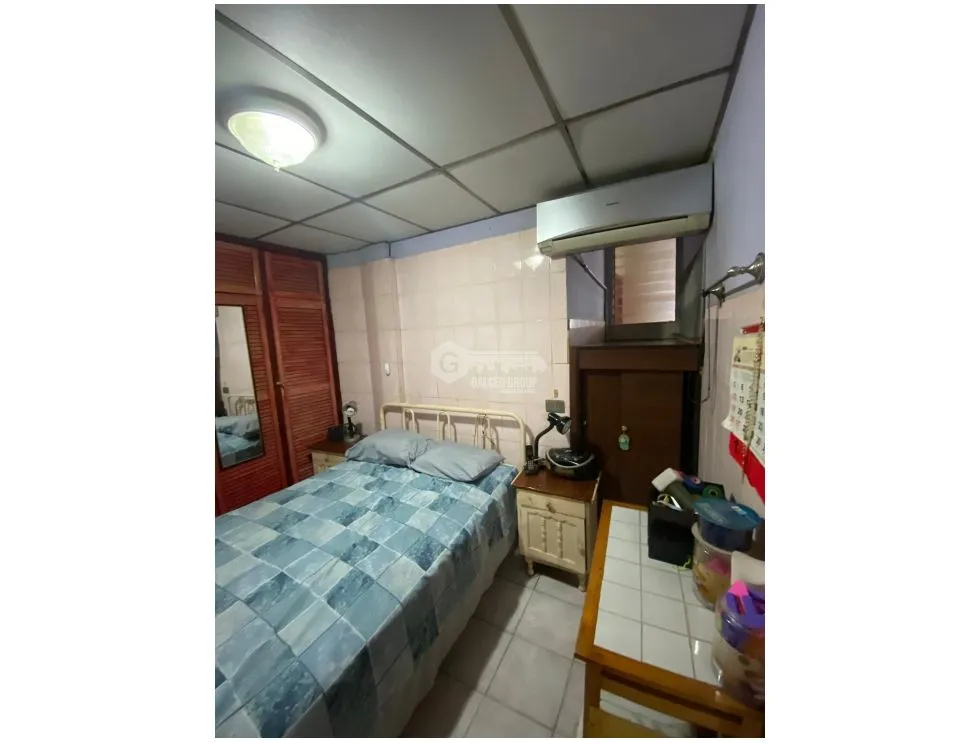 SE VENDE CASA PARQUE LEFEVRE CALLE 4TA 130M 3 HABITACION ESQUINA