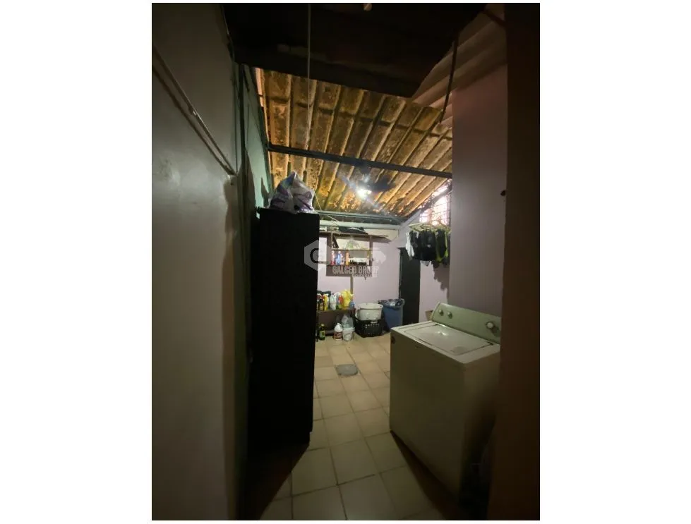 SE VENDE CASA PARQUE LEFEVRE CALLE 4TA 130M 3 HABITACION ESQUINA