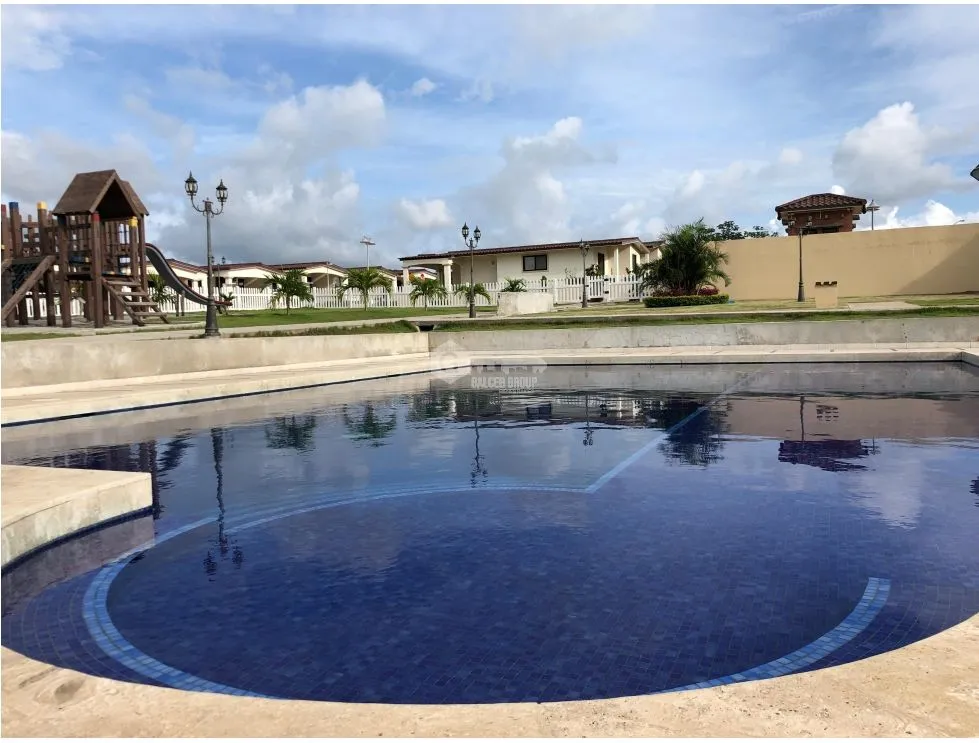 SE ALQUILA HERMOSA CASA 200M EN CHORRERA PH LOS ESTABLOS CON TERRAZA