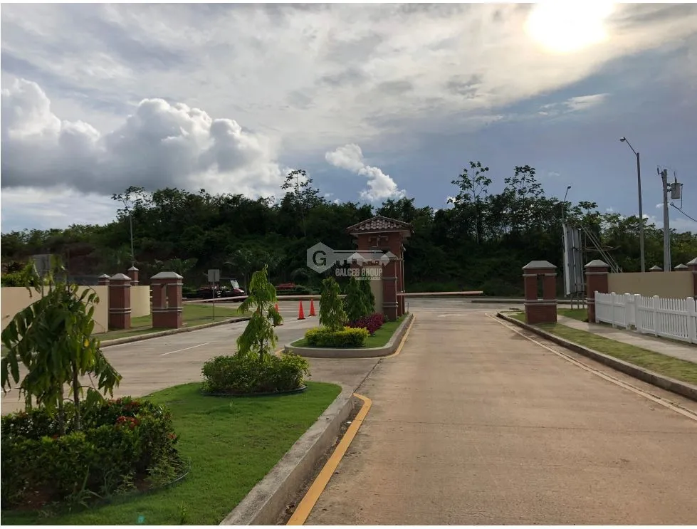 SE ALQUILA HERMOSA CASA 200M EN CHORRERA PH LOS ESTABLOS CON TERRAZA