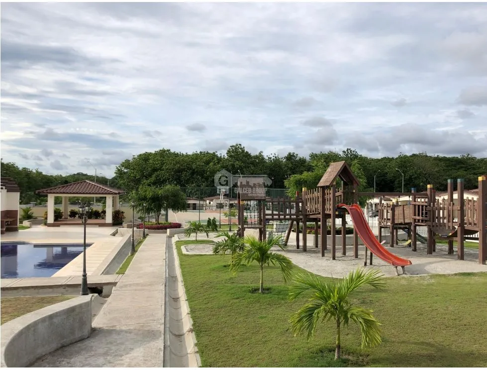 SE ALQUILA HERMOSA CASA 200M EN CHORRERA PH LOS ESTABLOS CON TERRAZA