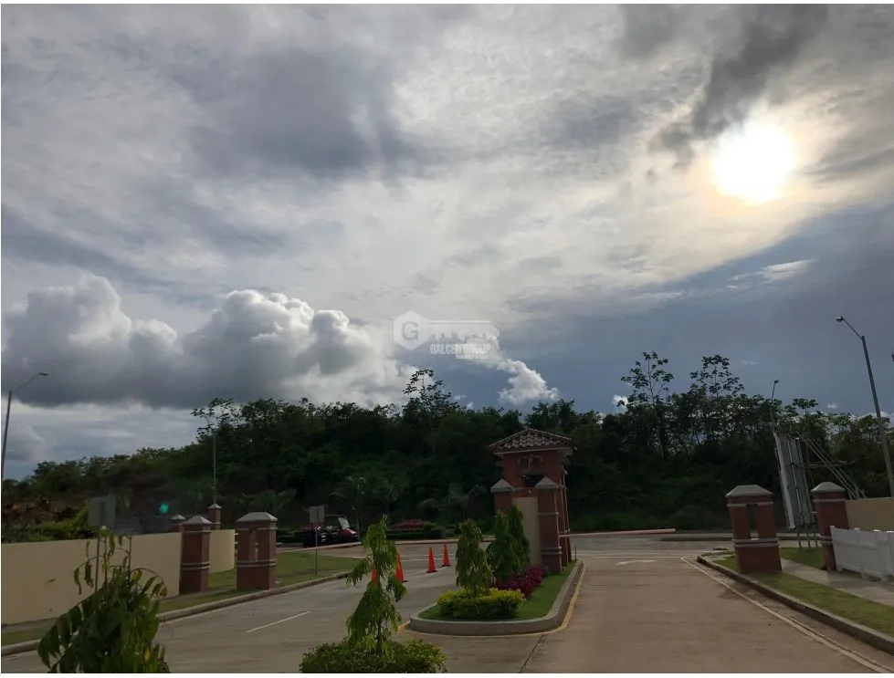 SE ALQUILA HERMOSA CASA 200M EN CHORRERA PH LOS ESTABLOS CON TERRAZA