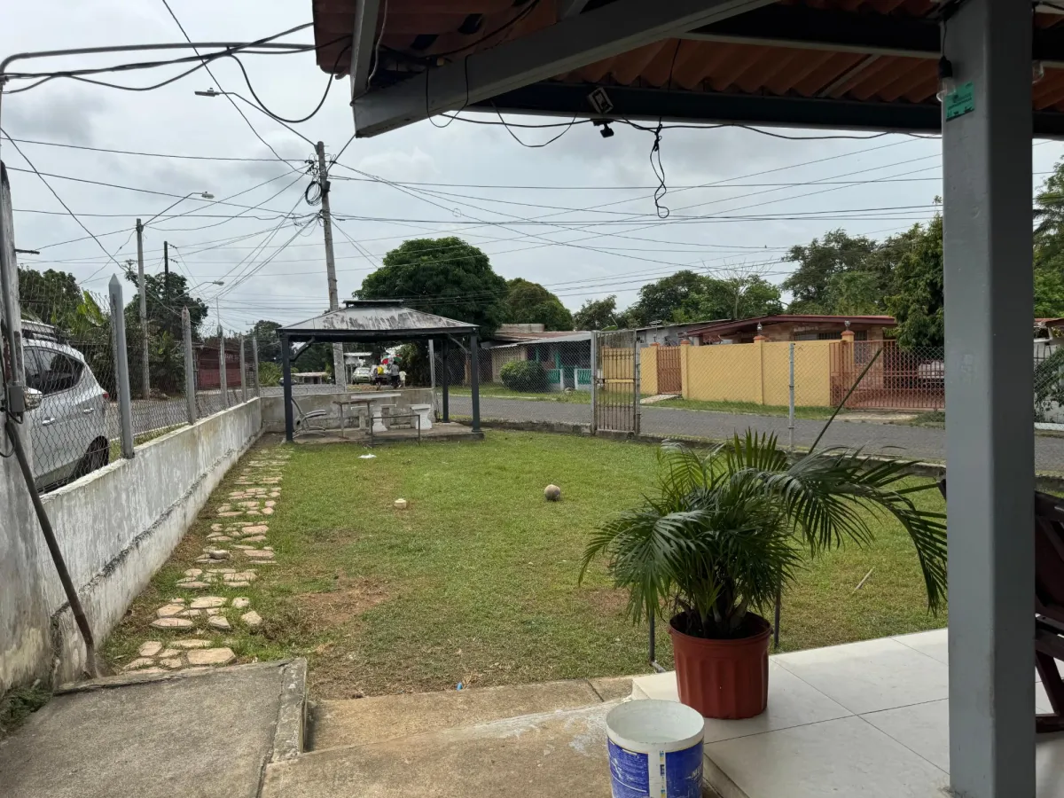 Venta de Local Comercial de Dos Pisos en Downtown, La Chorrera