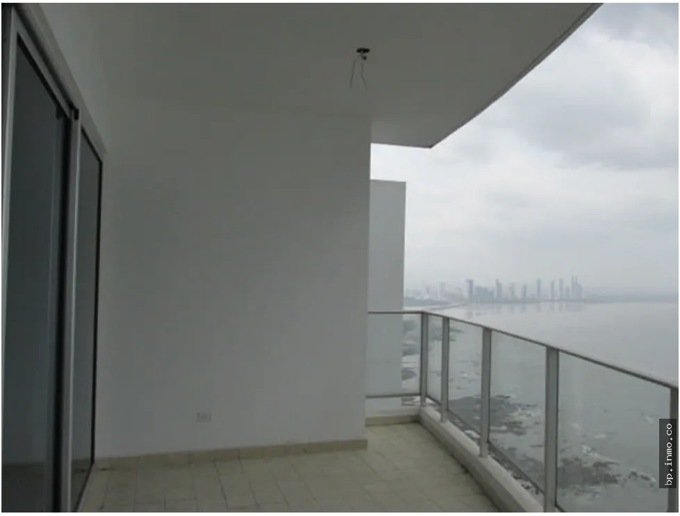 APARTMENT FOR SALE IN PACIFIC VILLAGE, PUNTA PACÍFICA