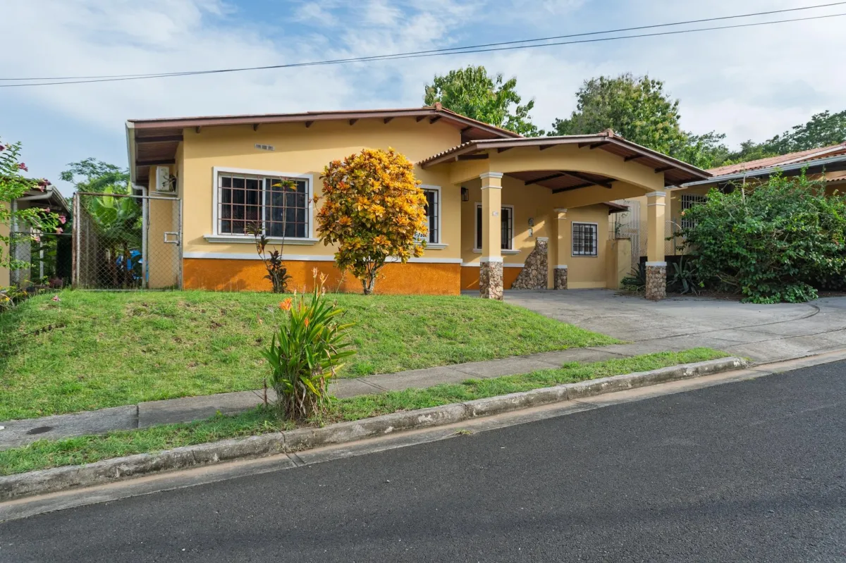RESIDENCIA EN VILLA LAS PALMERAS ARRAIJAN
