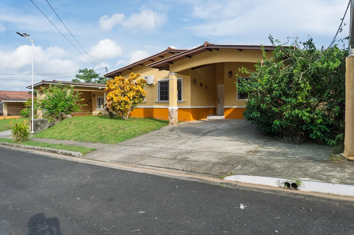RESIDENCIA EN VILLA LAS PALMERAS ARRAIJAN