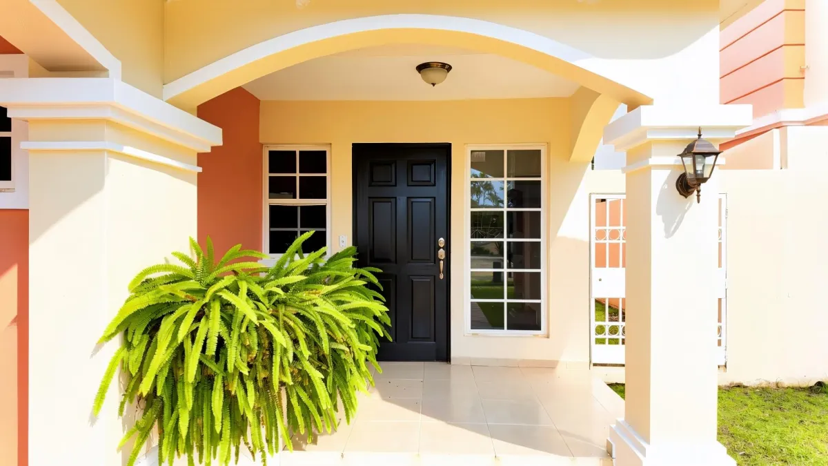 ALQUILER DE CASA UNIFAMILIAR EN ESQUINA – COSTA SUR, VILLA VALENCIA