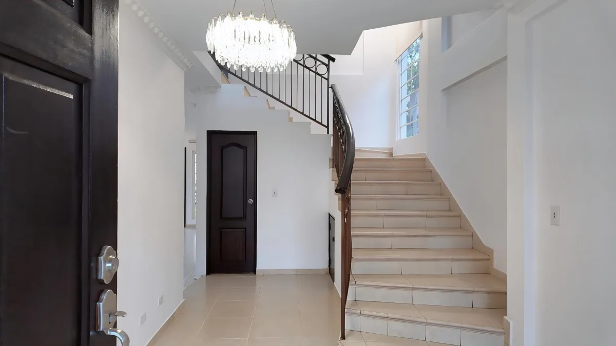 ALQUILER DE CASA UNIFAMILIAR EN ESQUINA – COSTA SUR, VILLA VALENCIA