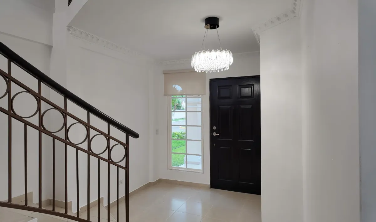 ALQUILER DE CASA UNIFAMILIAR EN ESQUINA – COSTA SUR, VILLA VALENCIA