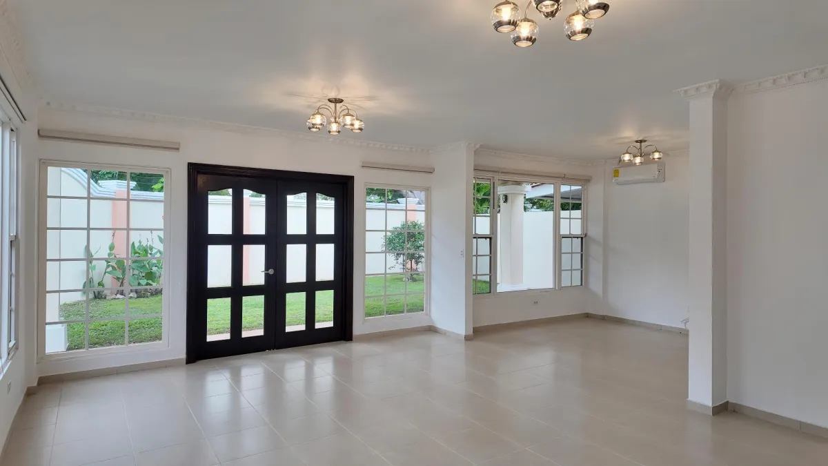 ALQUILER DE CASA UNIFAMILIAR EN ESQUINA – COSTA SUR, VILLA VALENCIA