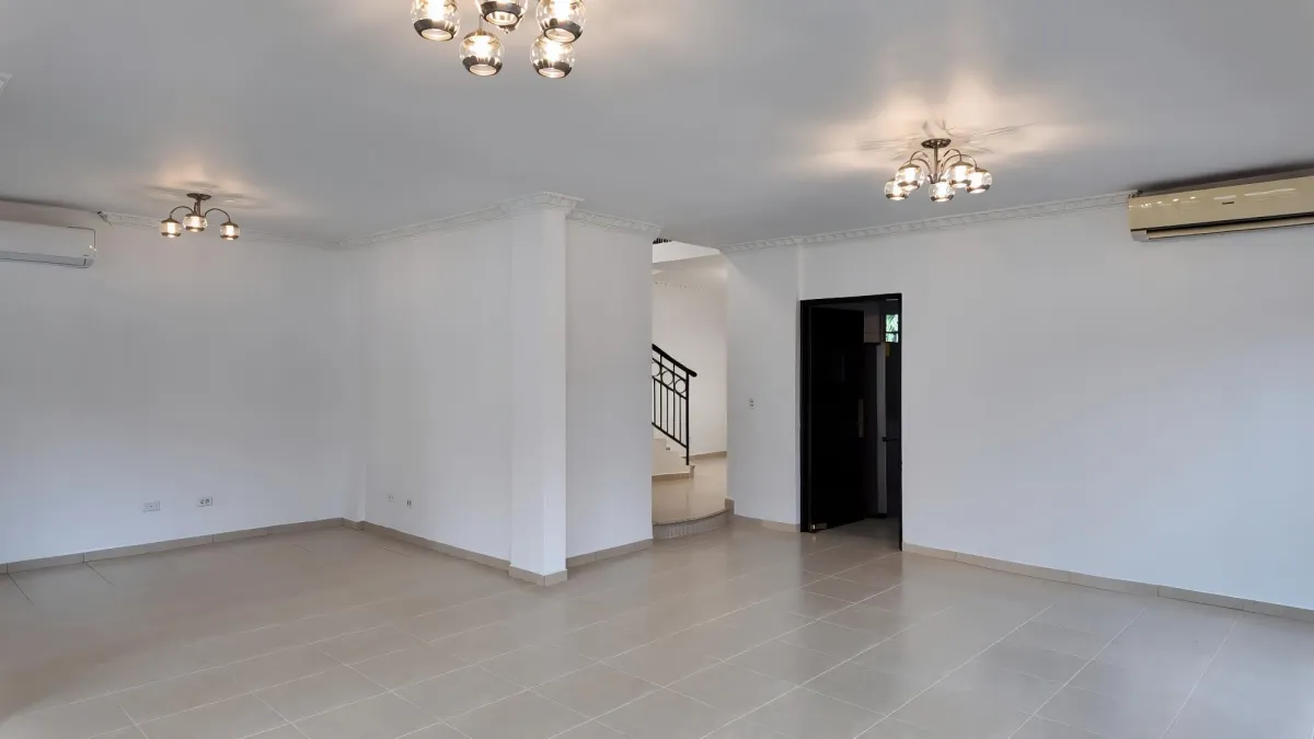 ALQUILER DE CASA UNIFAMILIAR EN ESQUINA – COSTA SUR, VILLA VALENCIA