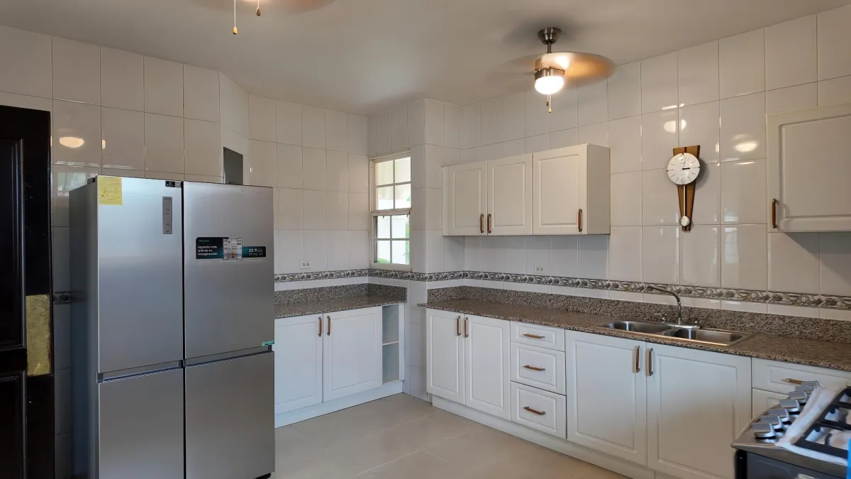 ALQUILER DE CASA UNIFAMILIAR EN ESQUINA – COSTA SUR, VILLA VALENCIA
