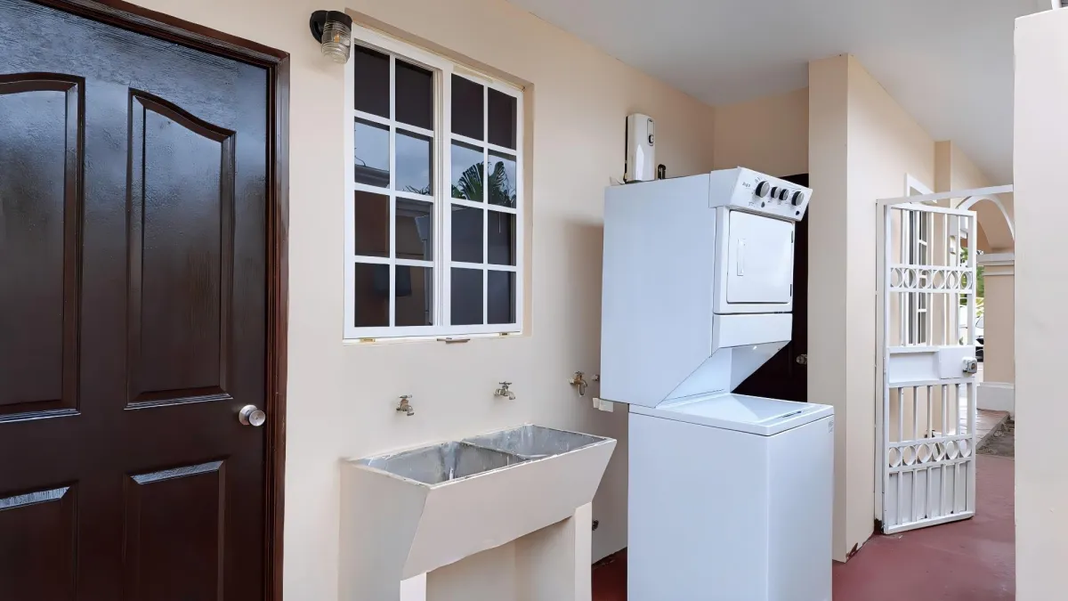 ALQUILER DE CASA UNIFAMILIAR EN ESQUINA – COSTA SUR, VILLA VALENCIA