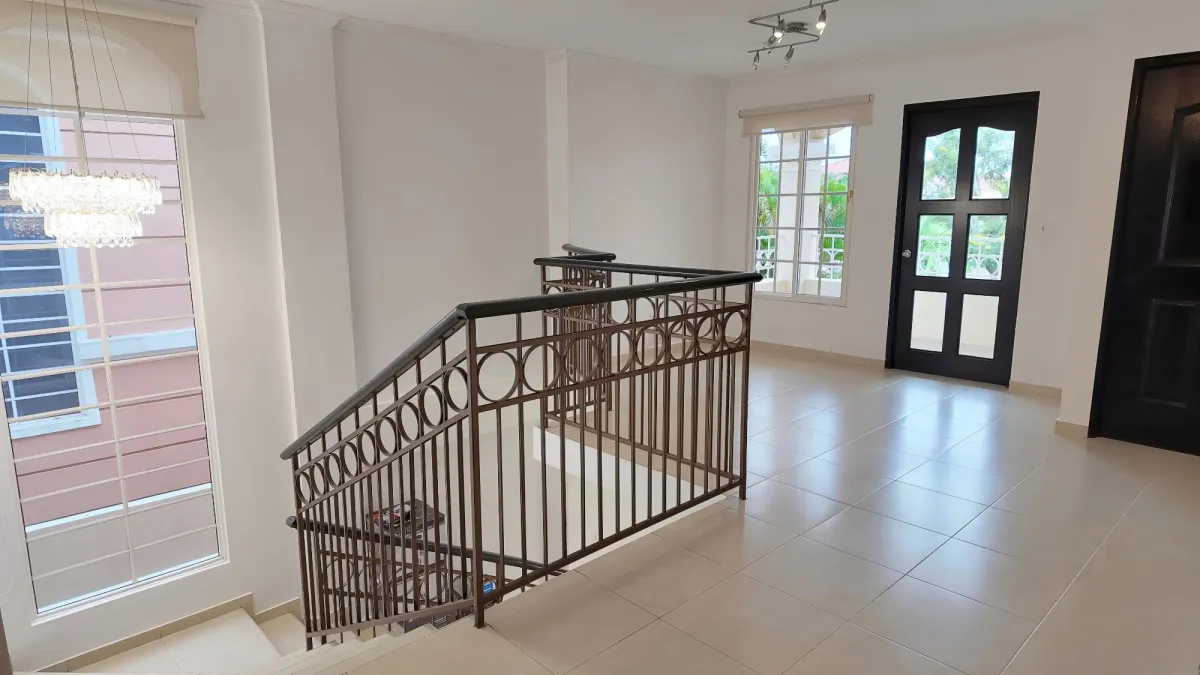 ALQUILER DE CASA UNIFAMILIAR EN ESQUINA – COSTA SUR, VILLA VALENCIA