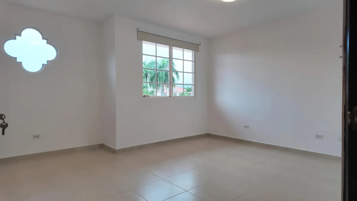 ALQUILER DE CASA UNIFAMILIAR EN ESQUINA – COSTA SUR, VILLA VALENCIA