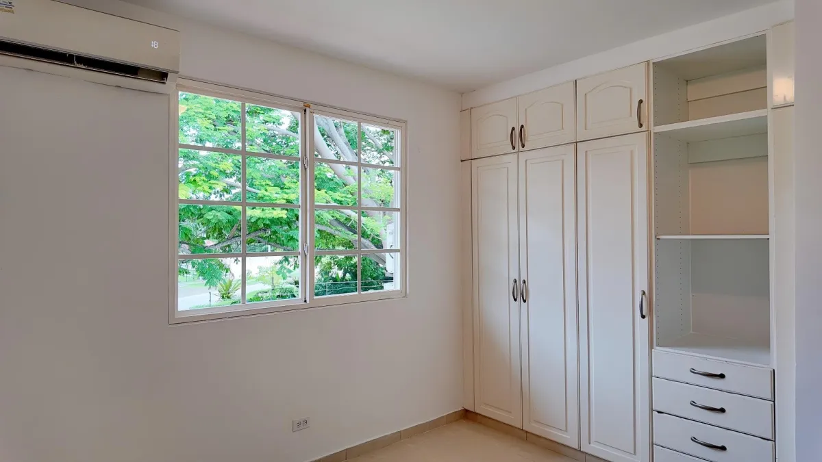 ALQUILER DE CASA UNIFAMILIAR EN ESQUINA – COSTA SUR, VILLA VALENCIA