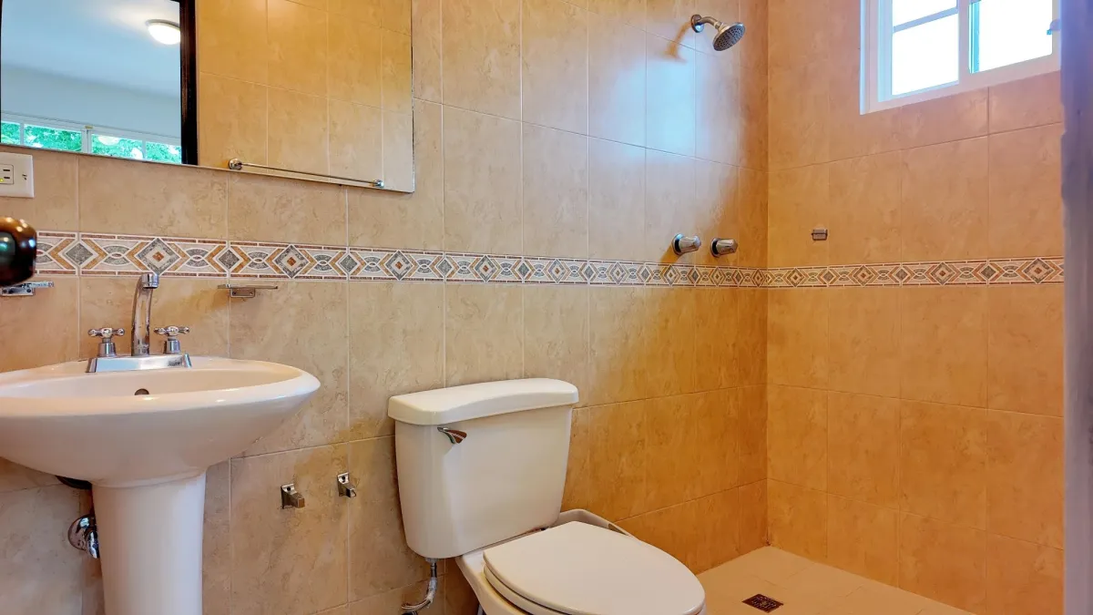 ALQUILER DE CASA UNIFAMILIAR EN ESQUINA – COSTA SUR, VILLA VALENCIA