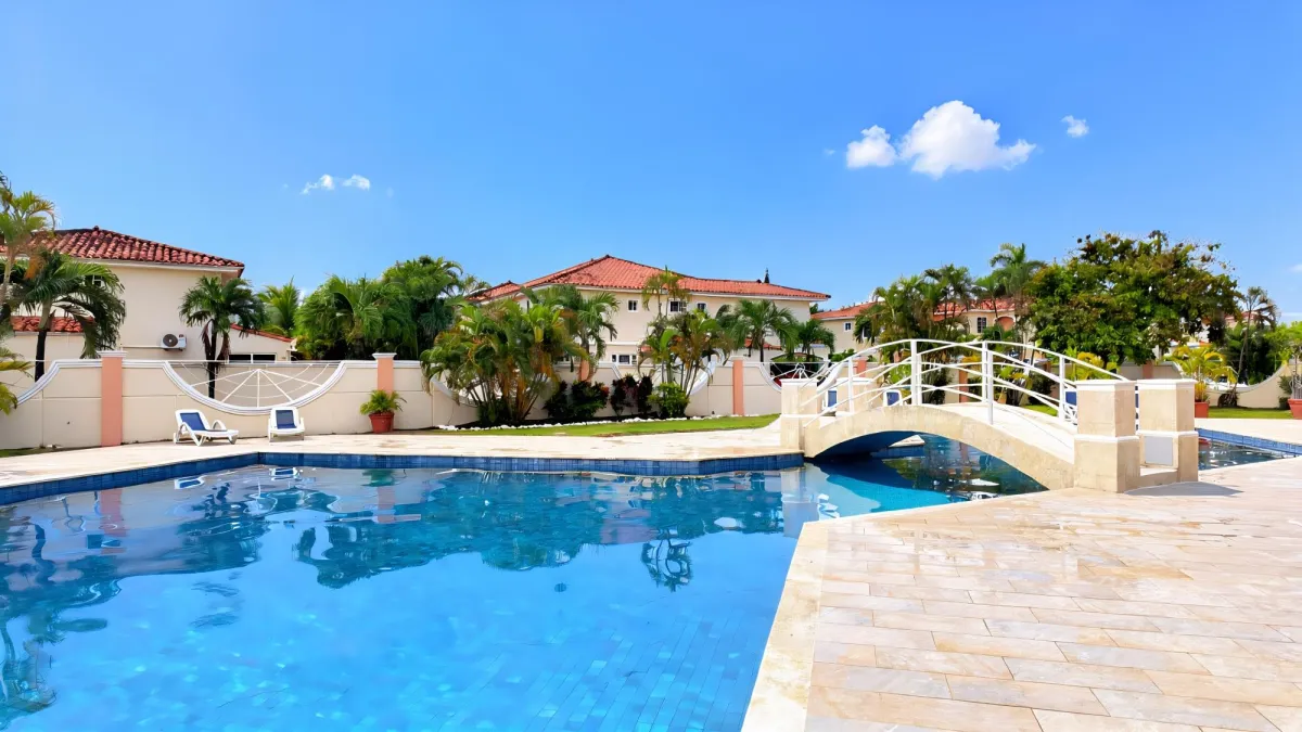 ALQUILER DE CASA UNIFAMILIAR EN ESQUINA – COSTA SUR, VILLA VALENCIA