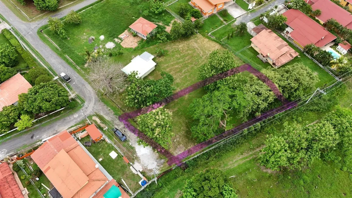 Land at an excellent price in a gated community.