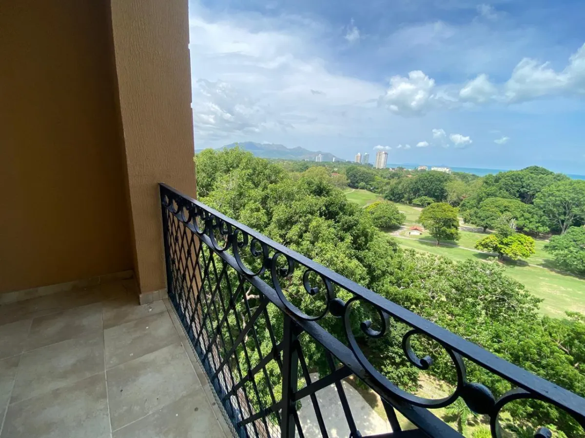 4 bedroom apartment in PH El Alcazar, Coronado