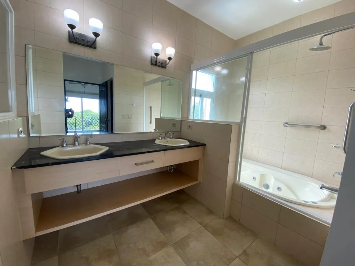 4 bedroom apartment in PH El Alcazar, Coronado