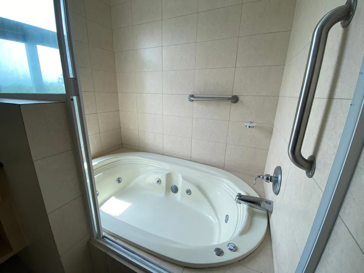 4 bedroom apartment in PH El Alcazar, Coronado