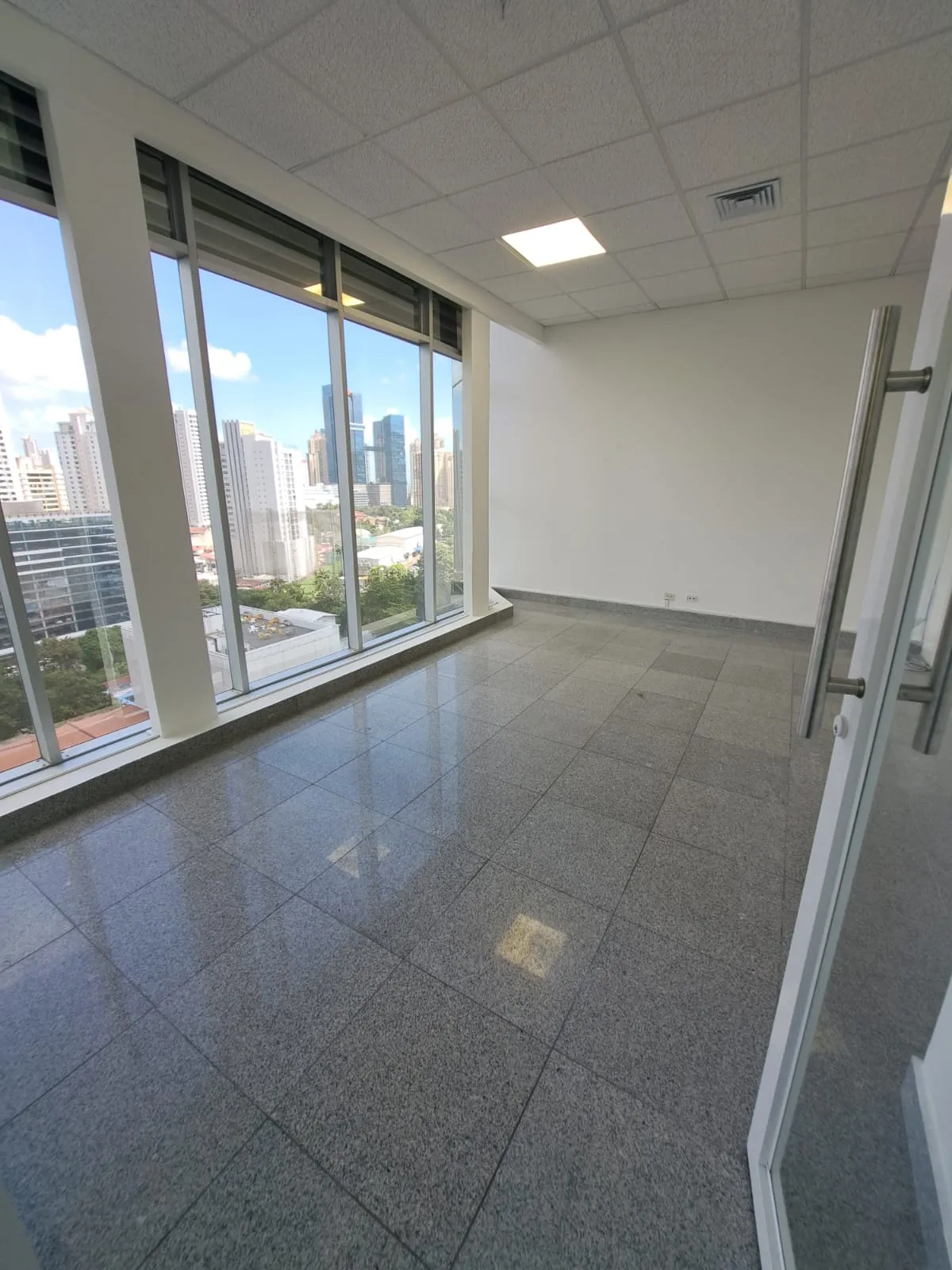OFFICE FOR SALE IN F&F TOWER "EL TORNILLO"