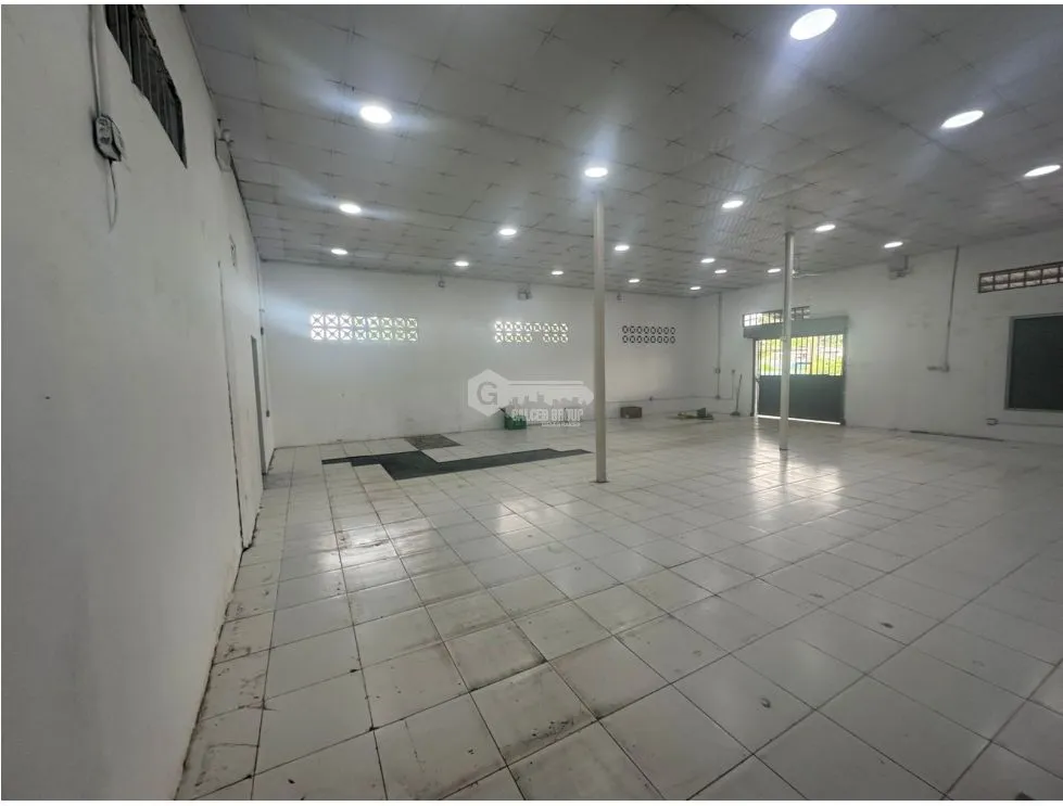 FOR LEASE COMMERCIAL SPACE PEDREGAL 265M 7 PARKING SPACIOUS CORNER LOCATION