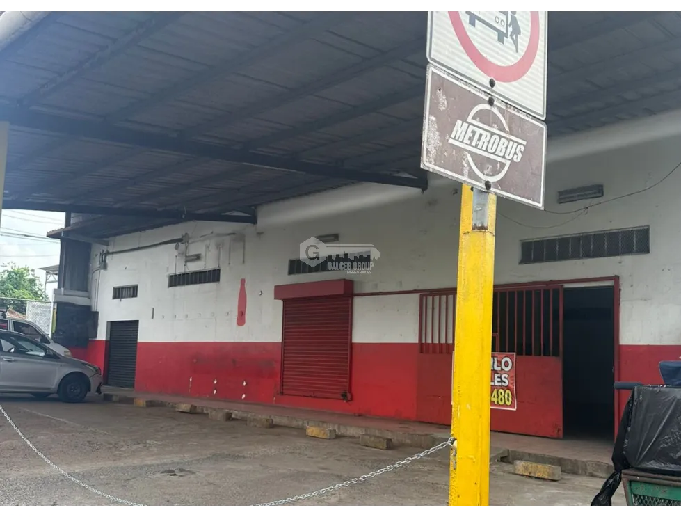 COMMERCIAL SPACE FOR RENT IN PEDREGAL - 50M2 WITH AMPLE PARKING ON CORNER LOT