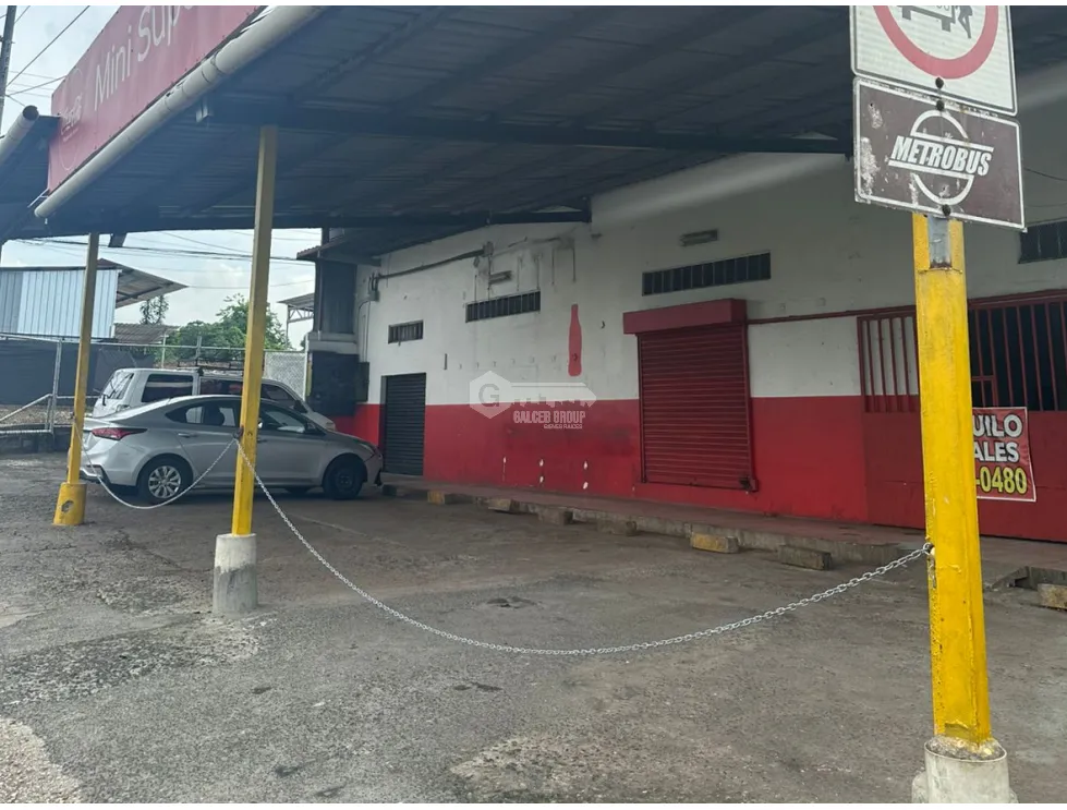 COMMERCIAL SPACE FOR RENT IN PEDREGAL - 50M2 WITH AMPLE PARKING ON CORNER LOT