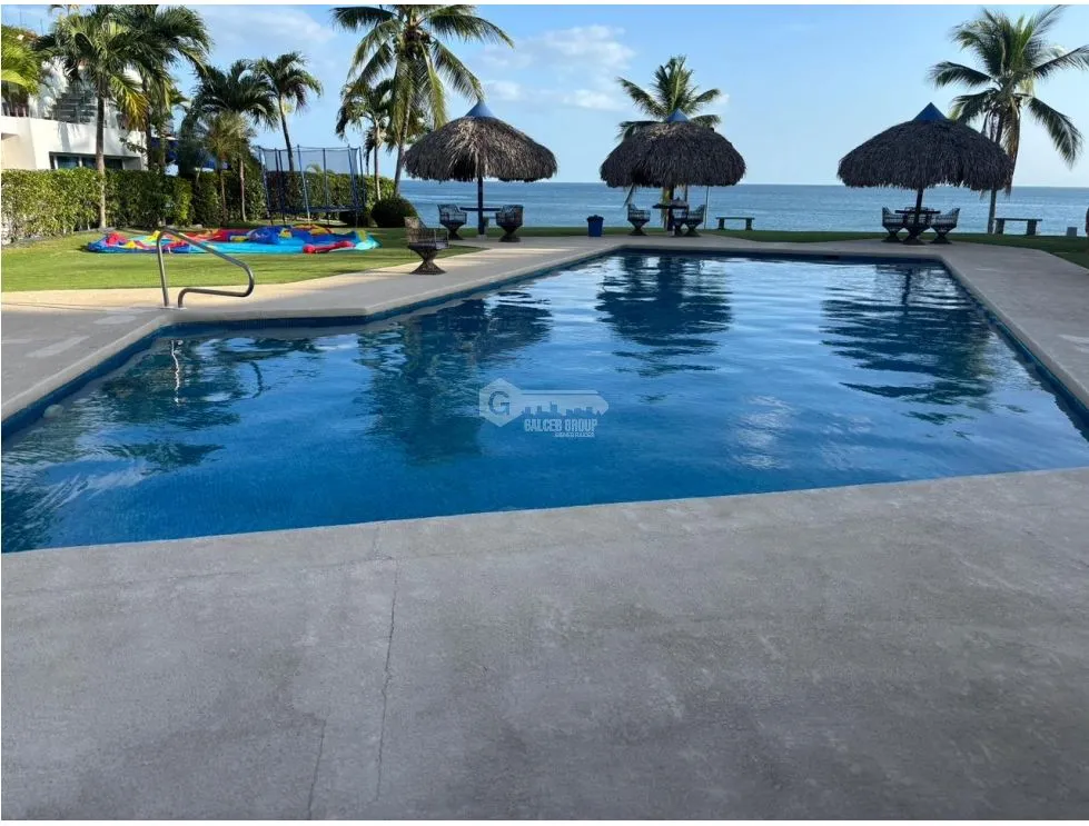 BARGAIN BEACHFRONT HOUSE / CORONADO / 4 BEDROOMS / OCEANFRONT
