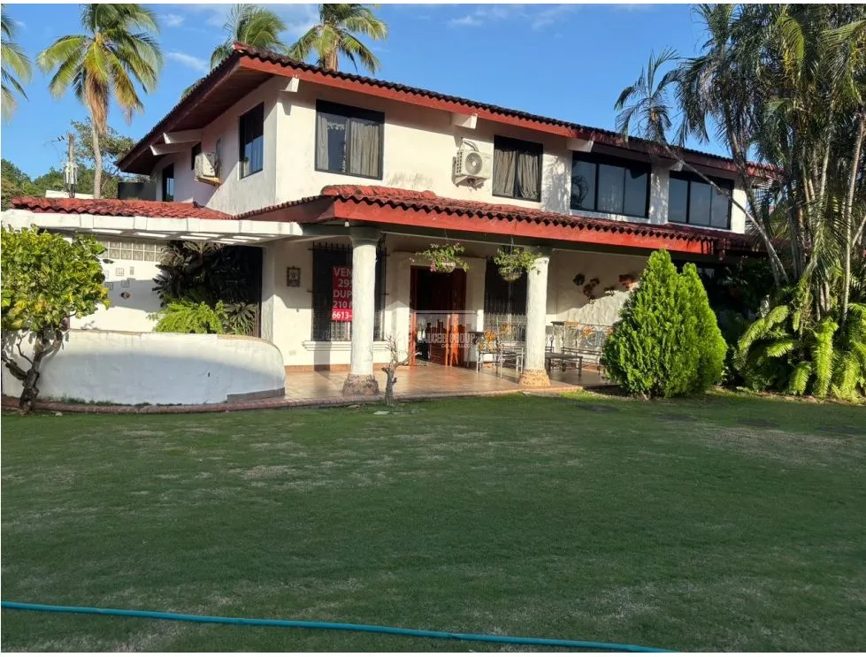 BARGAIN BEACHFRONT HOUSE / CORONADO / 4 BEDROOMS / OCEANFRONT