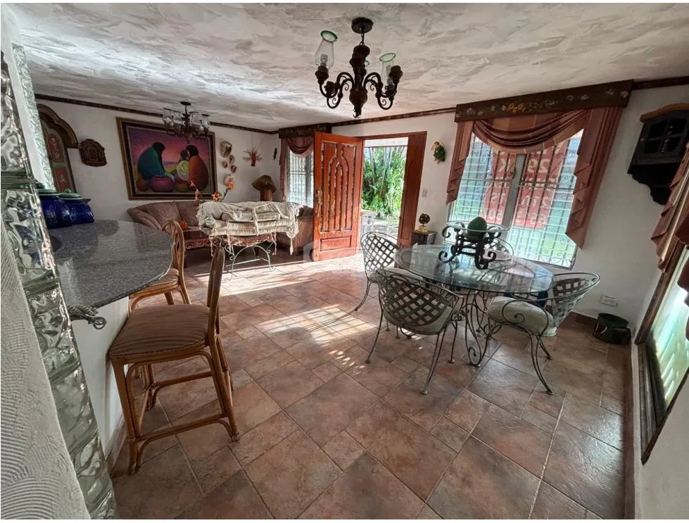 BARGAIN BEACHFRONT HOUSE / CORONADO / 4 BEDROOMS / OCEANFRONT