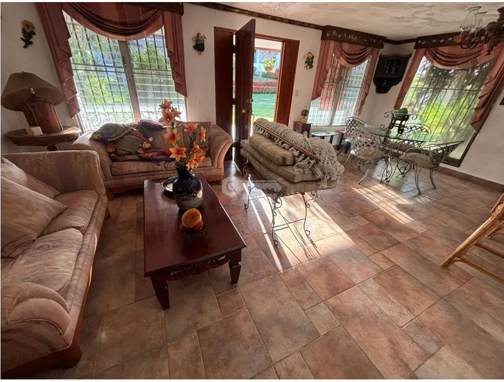 BARGAIN BEACHFRONT HOUSE / CORONADO / 4 BEDROOMS / OCEANFRONT