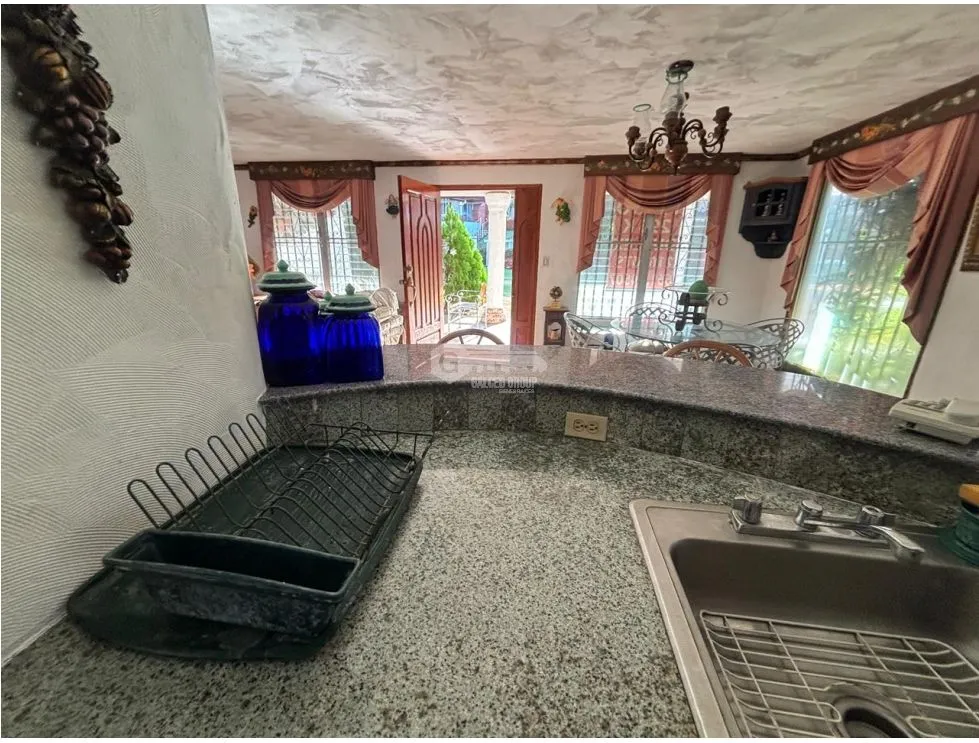 BARGAIN BEACHFRONT HOUSE / CORONADO / 4 BEDROOMS / OCEANFRONT