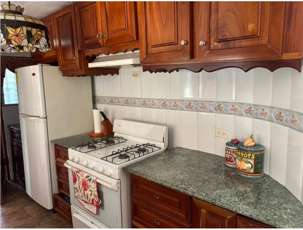 BARGAIN BEACHFRONT HOUSE / CORONADO / 4 BEDROOMS / OCEANFRONT