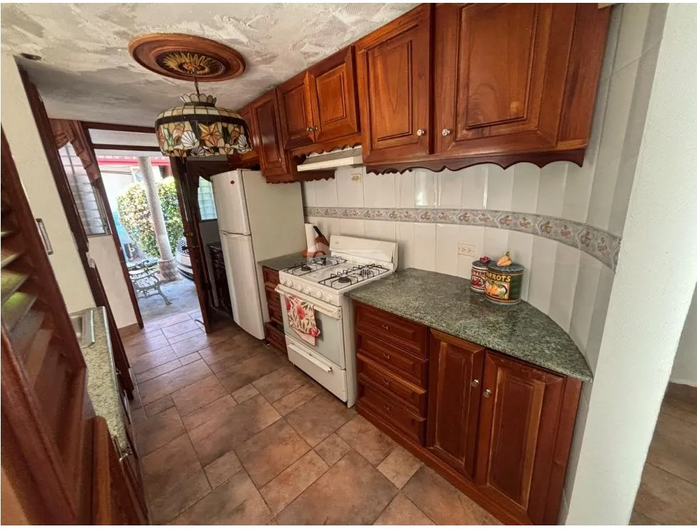 BARGAIN BEACHFRONT HOUSE / CORONADO / 4 BEDROOMS / OCEANFRONT