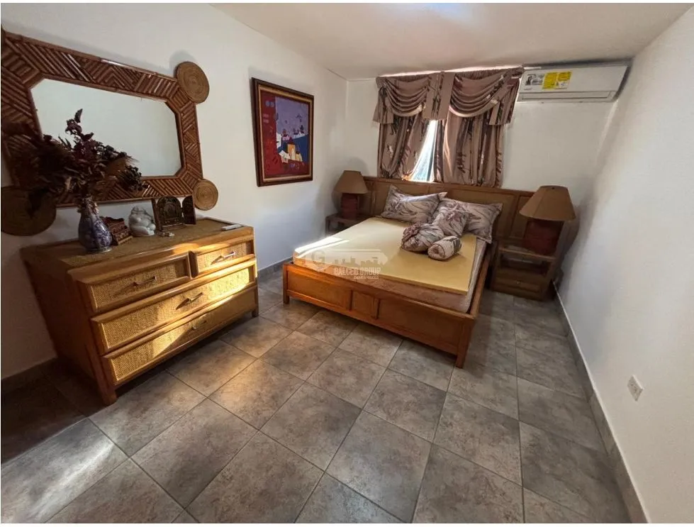 BARGAIN BEACHFRONT HOUSE / CORONADO / 4 BEDROOMS / OCEANFRONT